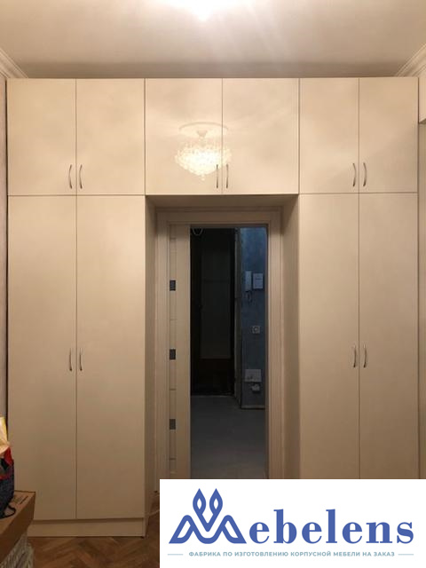 П-образный шкаф с распашными фасадами