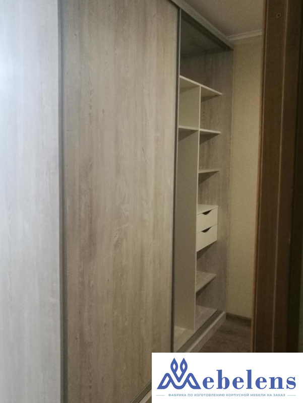 Комплект мебели в детскую комнату: шкаф, стеллаж и рабочее место